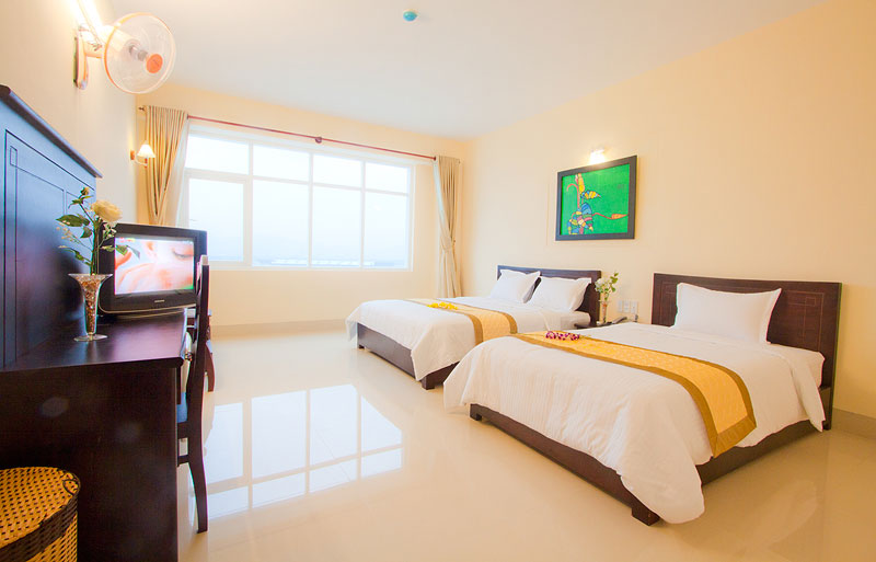 Khách Sạn Nữ Hoàng