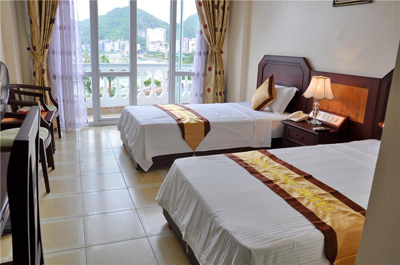 Khách sạn Hùng Long